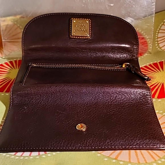 Dooney & Bourke | Brown Tmoro Emerson Continental Leather Clutch - Picture 4 of 4